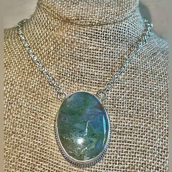 Green Moss Agate Pendant Necklace - Picture 11 of 14